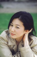 Née à Kyoto, au Japon, Yuki Nakajima a reçu sa première leçon de piano à quatre ans. A douze ans, elle se produit dans un concerto avec orchestre à Osaka. - yuki_nakajima_1